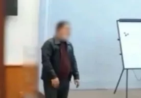 Миллий университет ходими рўмолли қизларни ибодат либосида келишда айблади фото