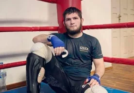 Nurmagomedov otasining vafotidan so‘ng ilk bor super jangda qatnashadi фото