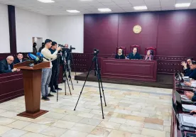 “Dok-1 Maks” ishi: Farmatsevtika agentligining sobiq rahbari 65 nafar bola o‘limiga tizim aybdorligini aytmoqda фото