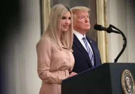 Трампнинг қизи Иванканинг кийимида коронавирусга қарши курашишнинг сирли белгисини аниқлашди фото