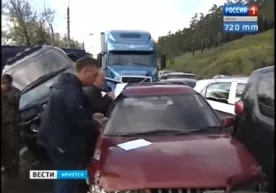 Иркутскда 13 та автомобиль тўқнашиб кетди (видео) фото