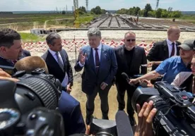 «Ҳазилни уйда қиласиз»: Пётр Порошенко мансабдорнинг ҳазилини тушунмади фото