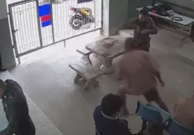 Таиландда судланувчилар суд биносидан қочиб кетишга эришди (видео) фото