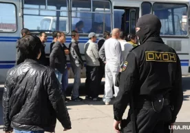 Peterburg sudlari bir hafta ichida 400 dan ortiq migrantni deportatsiya qildi фото
