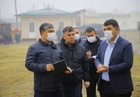Наманган ҳокими президент танқид қилган маҳаллада контейнерда яшашини маълум қилди фото