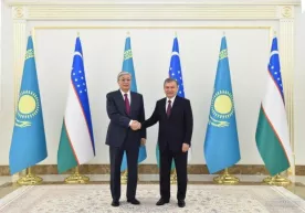 Shavkat Mirziyoyev va Qasim-Jomart Toqayev tor doirada uchrashuv o‘tkazdi фото