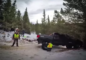 Muzli tuzoqqa tushib olgan to‘rtta Toyota Tundra’ni qutqarish jarayoni (video) фото
