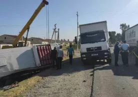 Samarqand viloyatida avtobus va yuk mashinasi to‘qnashdi фото