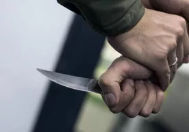 Навоийда маҳалла раисини ўлдиришга суиқасд қилган шахсга нисбатан суд ҳукми ўқилди фото