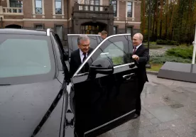 Putin O‘zbekiston va Qozog‘iston prezidentlarini “Aurus” avtomobilida aylantirdi фото