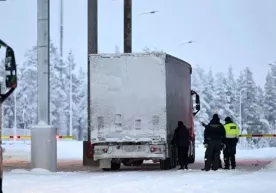 Finlandiya Rossiya bilan quruqlikdagi chegarasini butunlay yopdi фото