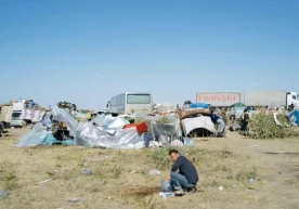 Biydek dalada: o‘zbekistonlik minglab migrantlar Rossiya-Qozog‘iston chegarasida qolib ketayotgani haqida фото