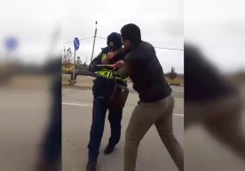 Навоийда ЙПХ ходимини калтаклаган ҳайдовчига жиноят иши қўзғатилди фото