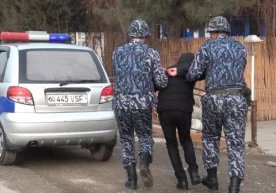 Наманганда дўкондан 1,5 минг доллар олиб чиқаётган шахс қўлга олинди фото