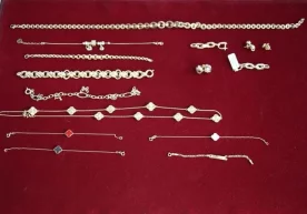 Қўл протези ичига яширилган заргарлик буюмлари фош этилди фото