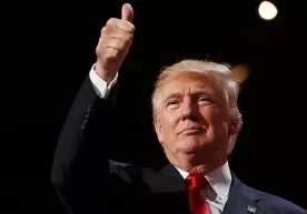 Трамп Америкада ўқиганларга грин-карта бермоқчи фото