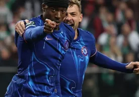 Chelsea cruise past Legia in confident away win фото