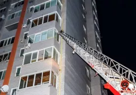 Ukrainalik yigit sevgisini rad etgan qizning 11-qavatdagi uyiga gaz trubasiga tirmashib ko‘tarildi фото