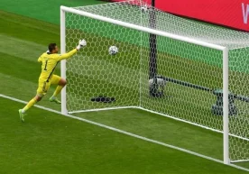 Shik Yevropa chempionatlari tarixidagi eng uzoq masofadan kiritilgan gol muallifiga aylandi (video) фото