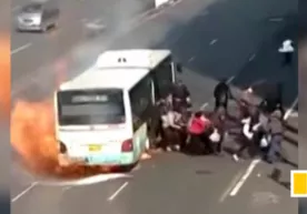Хитойда йўловчилари бор автобус тўсатдан ёниб кетди (видео) фото