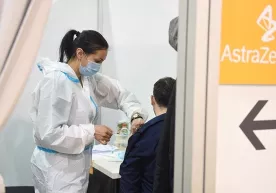Олимлар AstraZeneca вакцинаси билан эмлашдан кейин тромбоз ҳосил бўлиши сабабини тушунтиришди фото
