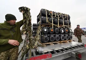 Бир гуруҳ республикачилар Украинага ҳарбий ва молиявий ёрдамни тўхтатишга чақирди фото