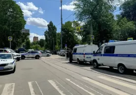 Ростовдаги тергов изоляторида маҳбуслар икки ходимни гаровга олишди фото