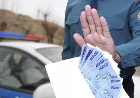 Buxoroda mast holda mashina boshqargan haydovchi YPX inspektoriga 100 dollar pora berishga urindi фото