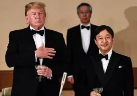 Трамп император Нарухитога альт совға қилди фото