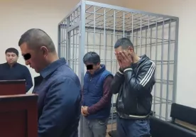 Самарқандда яп-яланғоч «сайр» қилган шахсларга суд ҳукми ўқилди фото