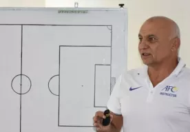 Ислом Аҳмедов: "Майдонда футболчилар бор-у, аммо жамоа йўқ" фото