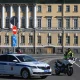 Санкт-Петербургда полиция биноси ёнида украинча шиор ёзилган дубулға топилди