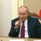 «Ким нима деган бўлса, ўзи шунақа». Путин Байденнинг сўзларига жавоб қайтарди