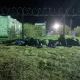 Ёппасига Қозоғистонга қочаётган россияликлар. Улар даштларда тунаб, машиналарда яшамоқда (фото)