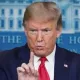 У қиролми ёки президент? Трампнинг пандемия давридаги энг можароли матбуот анжумани ҳақида