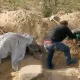 Тириклайин кўмилган кампир уч кундан сўнг қабрдан йиғлаб чиқди (Видео)