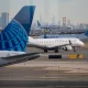 United Airlines планирует установить интернет Starlink на всех своих самолётах