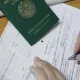 Chet el fuqarolariga O‘zbekiston fuqaroligini pullagan Yakkasaroy tumani “pasport stol” boshlig‘i 7 yilga qamaldi