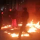 Chinozda aliment ololmagan ayol oʻzi va bolalarini benzin sepib yoqib yubormoqchi boʻldi