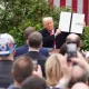 Трампнинг божларига дунё бўйлаб муносабат қандай бўлмоқда?