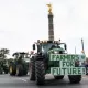 Тракторларда норозилик билдираётган минглаб фермерлар Берлин марказидаги кўчаларни ёпиб қўйди