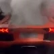 Lamborghini’da go‘sht pishirmoqchi bo‘lgan erkakning omadsiz urinishi