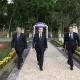 Президент 5 ташаббусга бағишлаб шеър ёзган ўқувчининг отасига автомобиль совға қилди