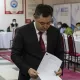 Қирғизистон президенти парламент сайловларида ҳибсда сақланаётган номзод учун овоз берди