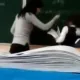 Фарғонадаги мактабда ўқитувчи нега ўқувчига қўпол муносабатда бўлди?