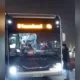 Тошкентда автобус ҳайдовчиси йўловчиларга қўпол муомала қилгани учун ишдан бўшатилди (видео)