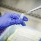 Биолог коронавирусдан ҳимояланиш бўйича «аниқ маслаҳат» берди