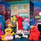 Сесам кўчаси Netflix’га кўчди: Трамп қарори ортидан янги шартнома