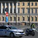 Санкт-Петербургда полиция биноси ёнида украинча шиор ёзилган дубулға топилди