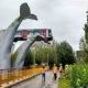 Niderlandiyada metro poyezdi avariyadan keyin «Kitlarning dumlari» deb ataluvchi haykalda turib qoldi (foto)